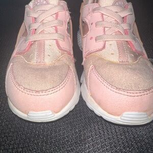 Little girl huaraches